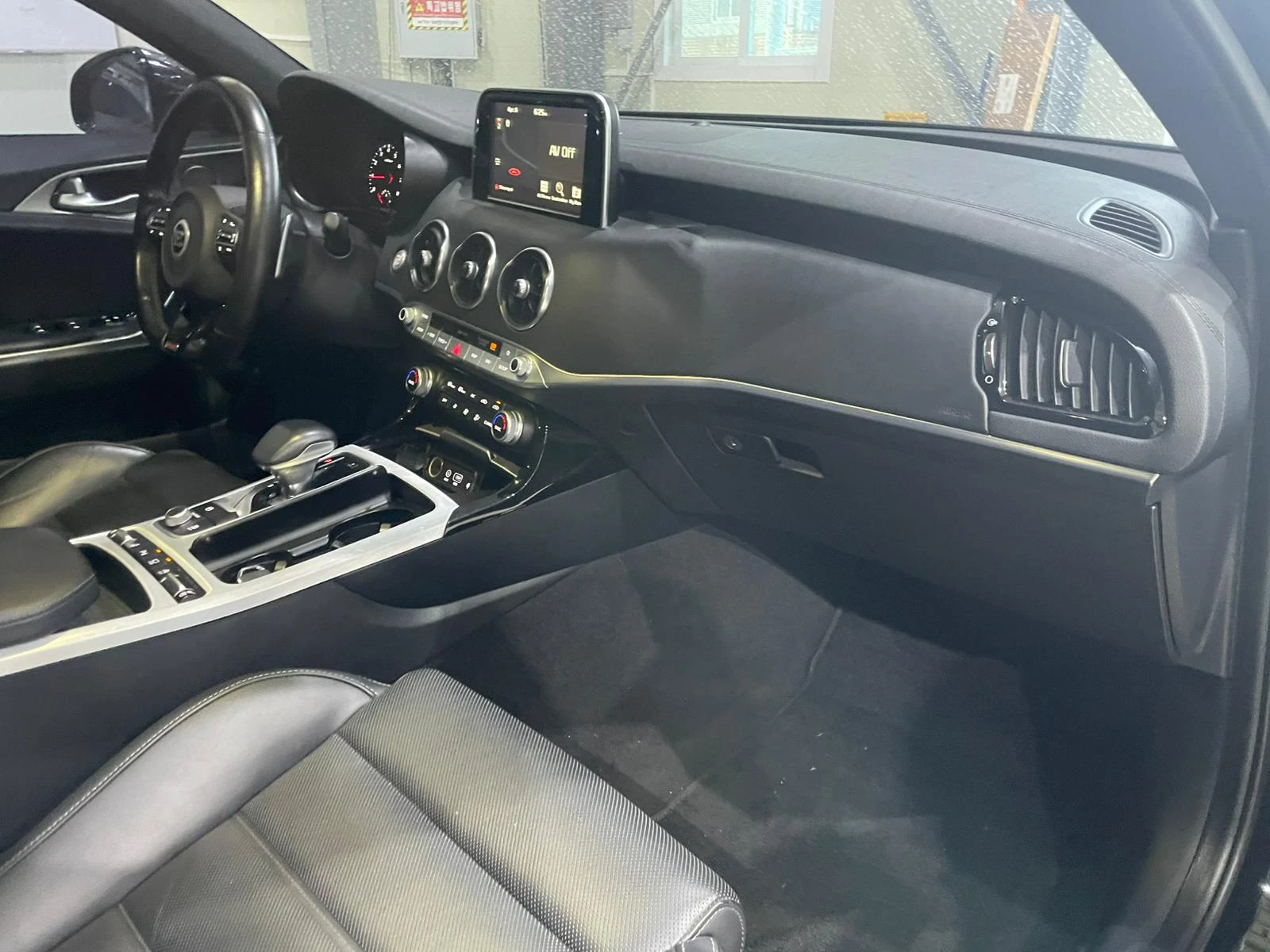 Kia Stinger 3.3 Turbo AWD ! GT !, снимка 13 - Автомобили и джипове - 54164141