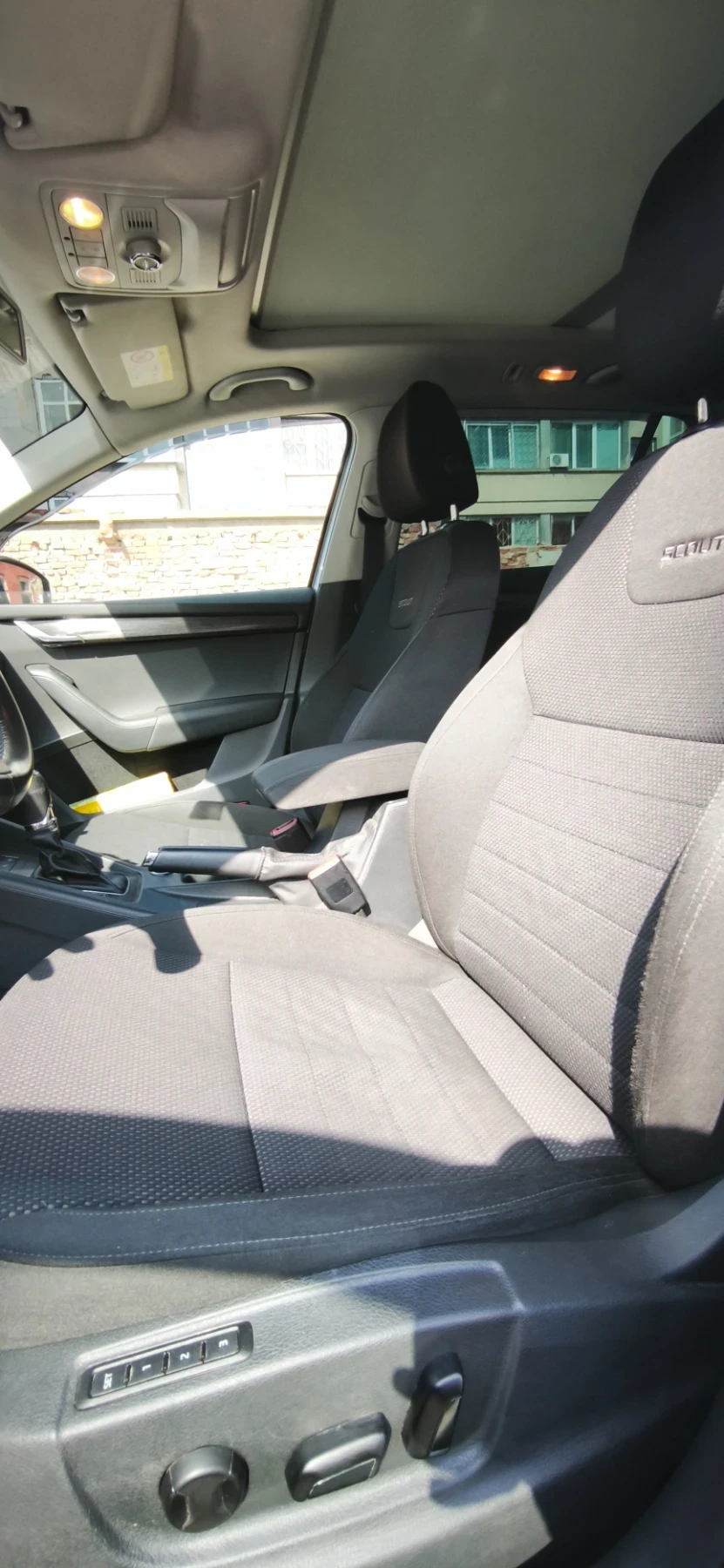 Skoda Octavia Scout, снимка 8 - Автомобили и джипове - 54294947