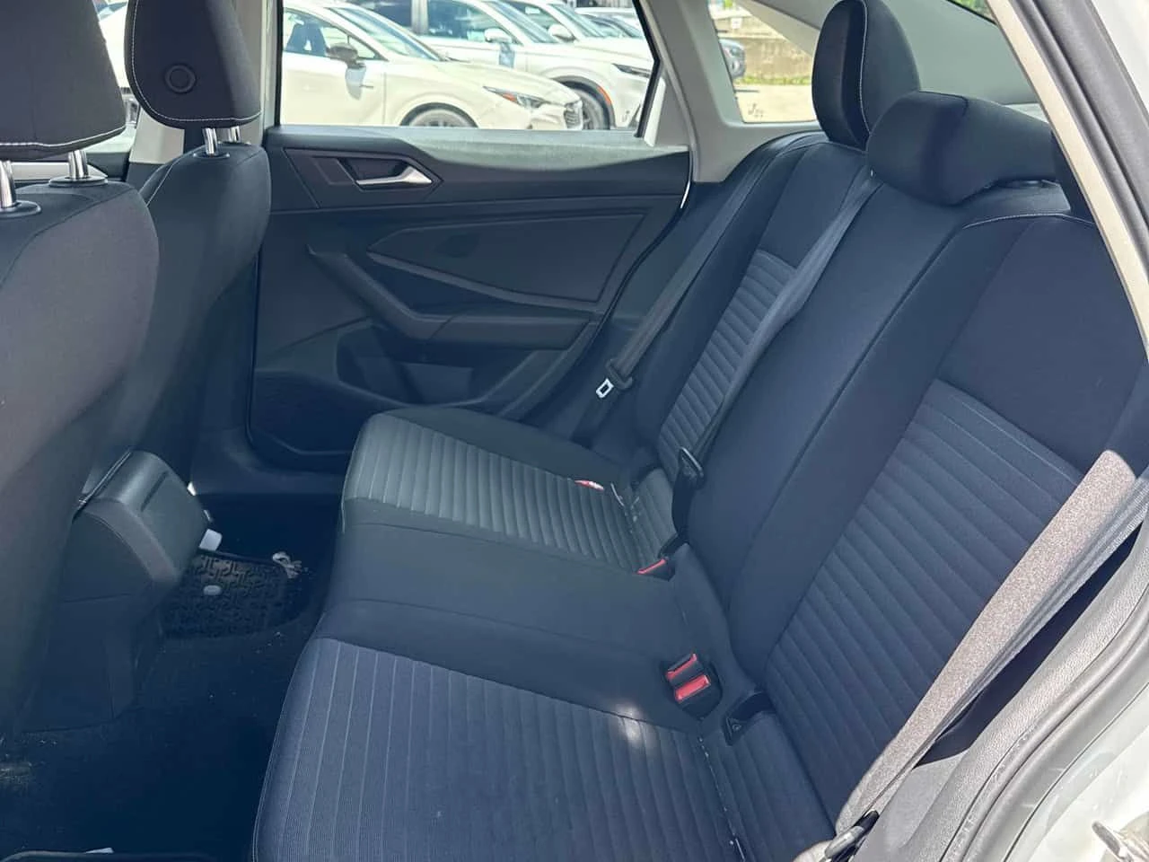 VW Jetta * Trendline * CARFAX * 2 КЛЮЧА * ПОДГРЕВ * KEYLESS, снимка 12 - Автомобили и джипове - 54750308