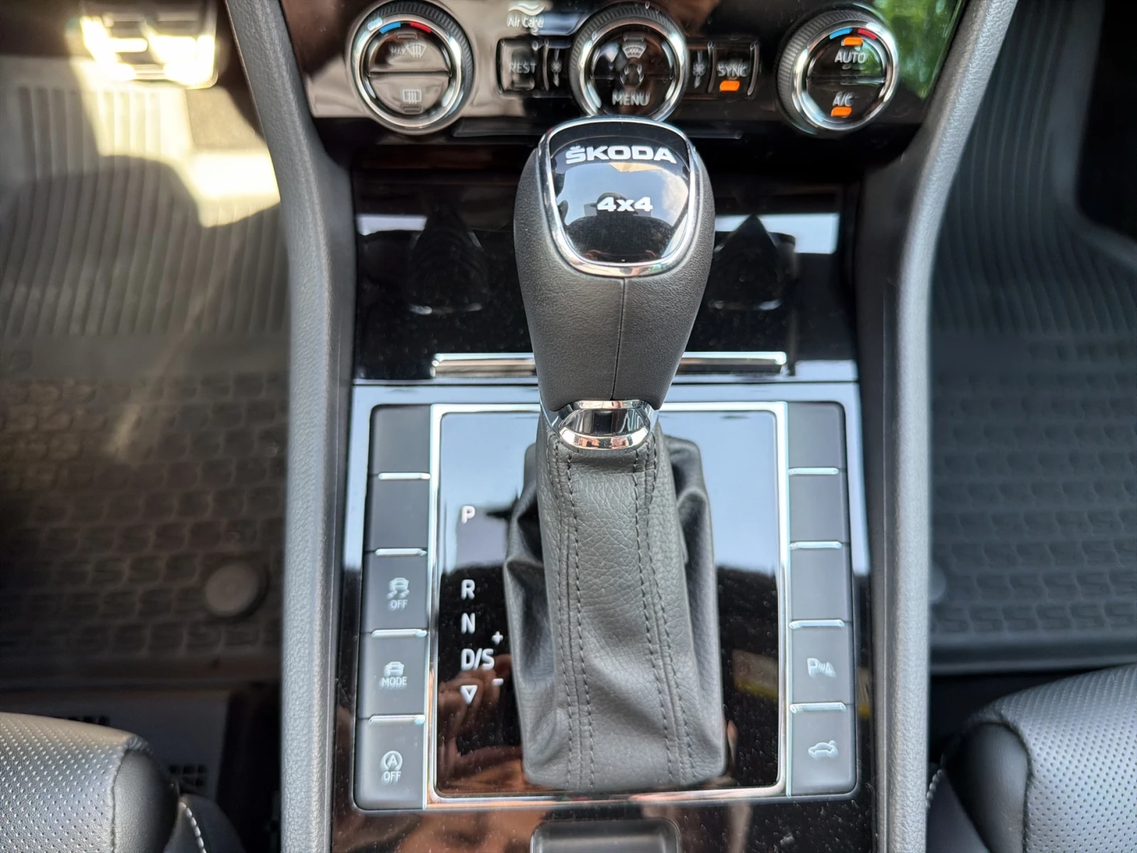 Skoda Superb 2.0TSI/7DSG/4x4, снимка 15 - Автомобили и джипове - 54870282