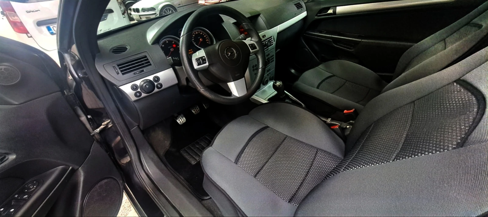 Opel Astra 1.7 GTC, снимка 13 - Автомобили и джипове - 54893493