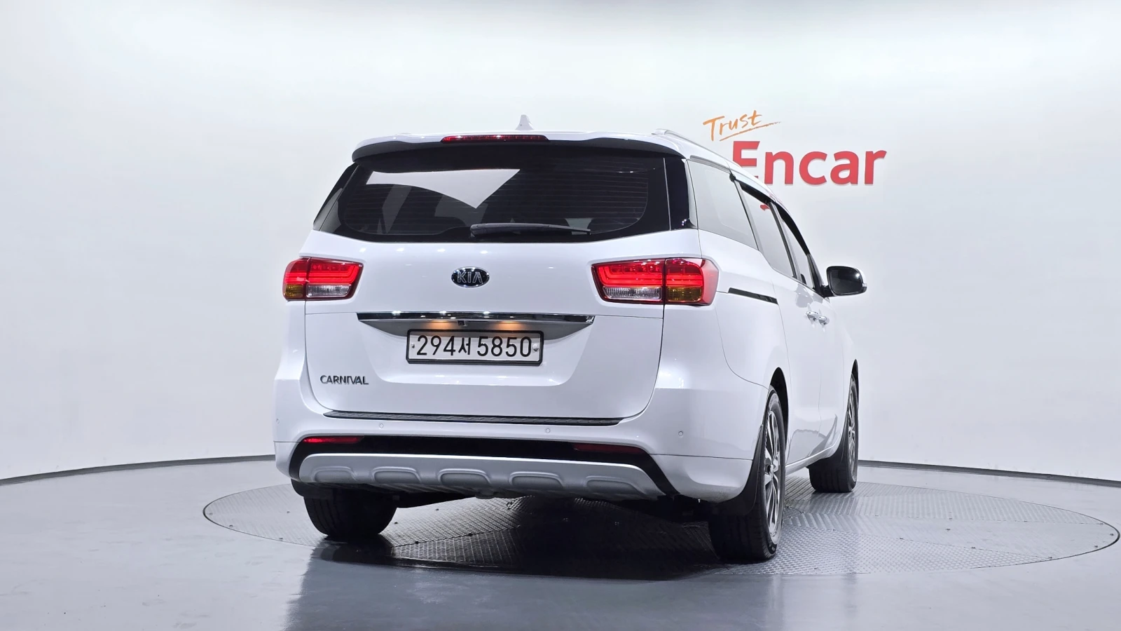 Kia Carnival LUXURY * 9 МЕСТНА* КРАЙНА ЦЕНА* , снимка 4 - Автомобили и джипове - 55020915