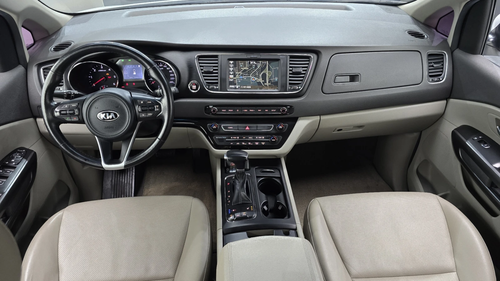 Kia Carnival LUXURY * 9 МЕСТНА* КРАЙНА ЦЕНА* , снимка 6 - Автомобили и джипове - 55020915
