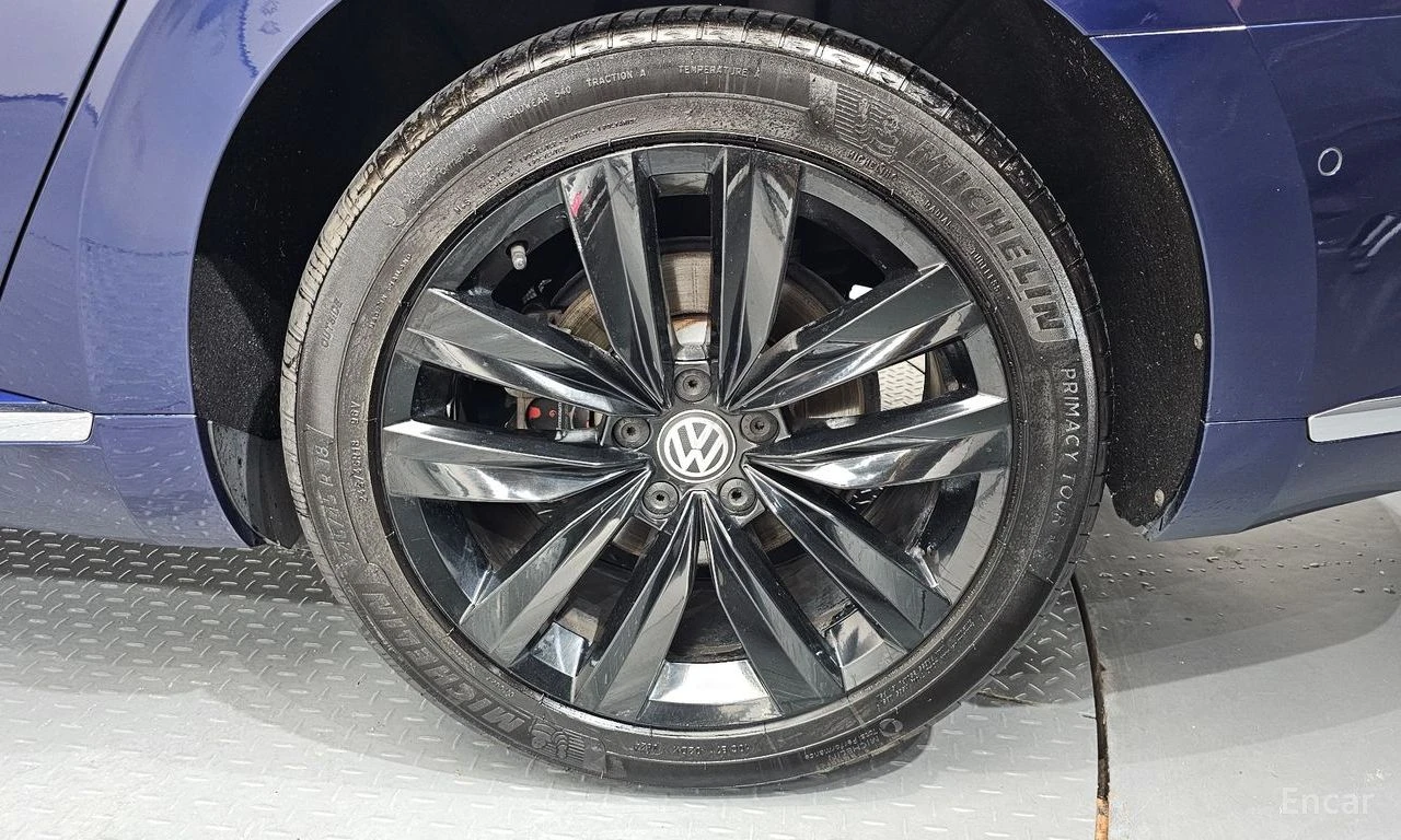 VW Arteon 2.0 TDI* PRESTIGE* МАСАЖ* ОБДУХ* БЕЗ ИНЦИДЕНТИ, снимка 5 - Автомобили и джипове - 55531243