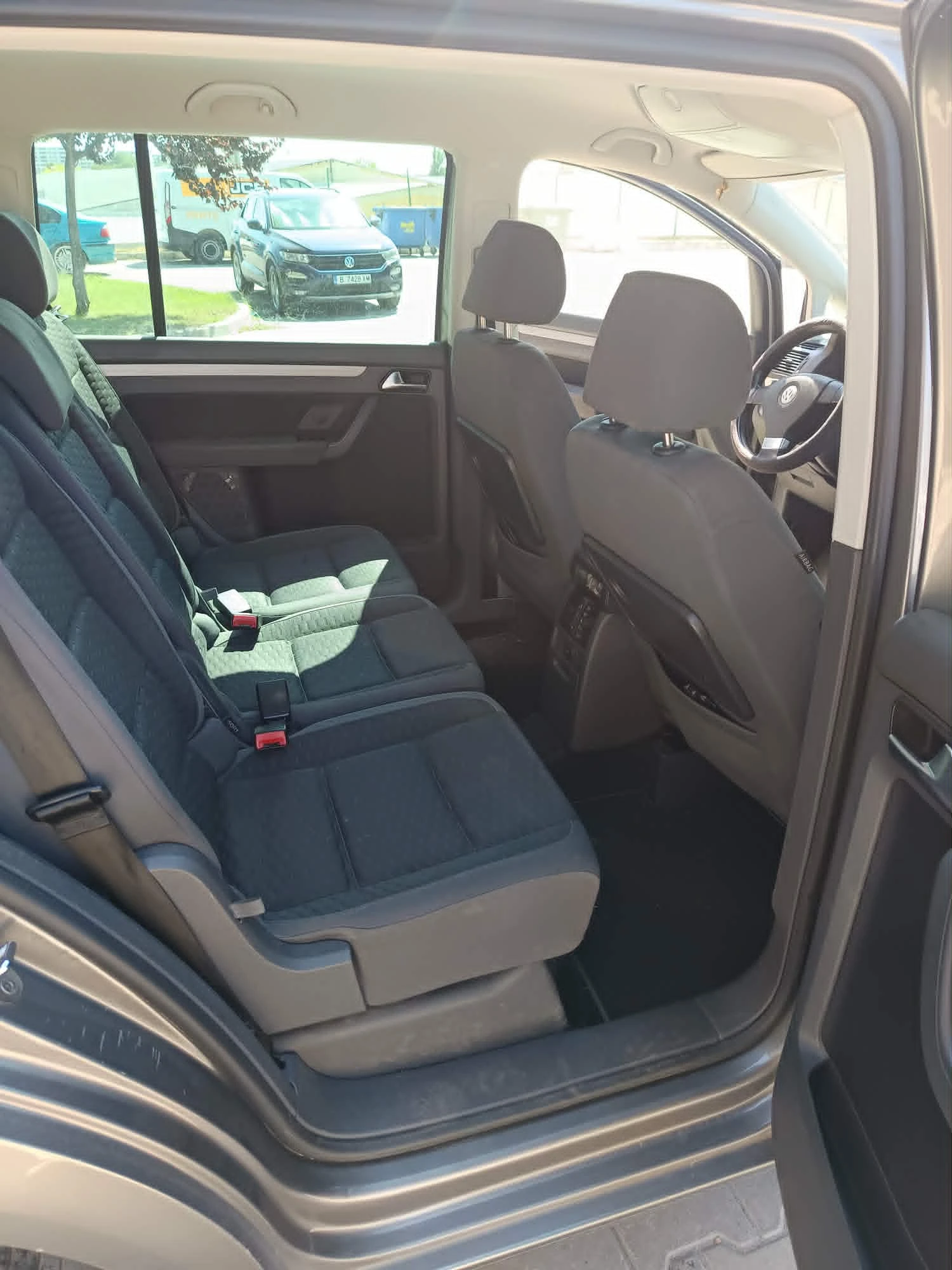 VW Touran КОМЕНТАР , снимка 12 - Автомобили и джипове - 55613303