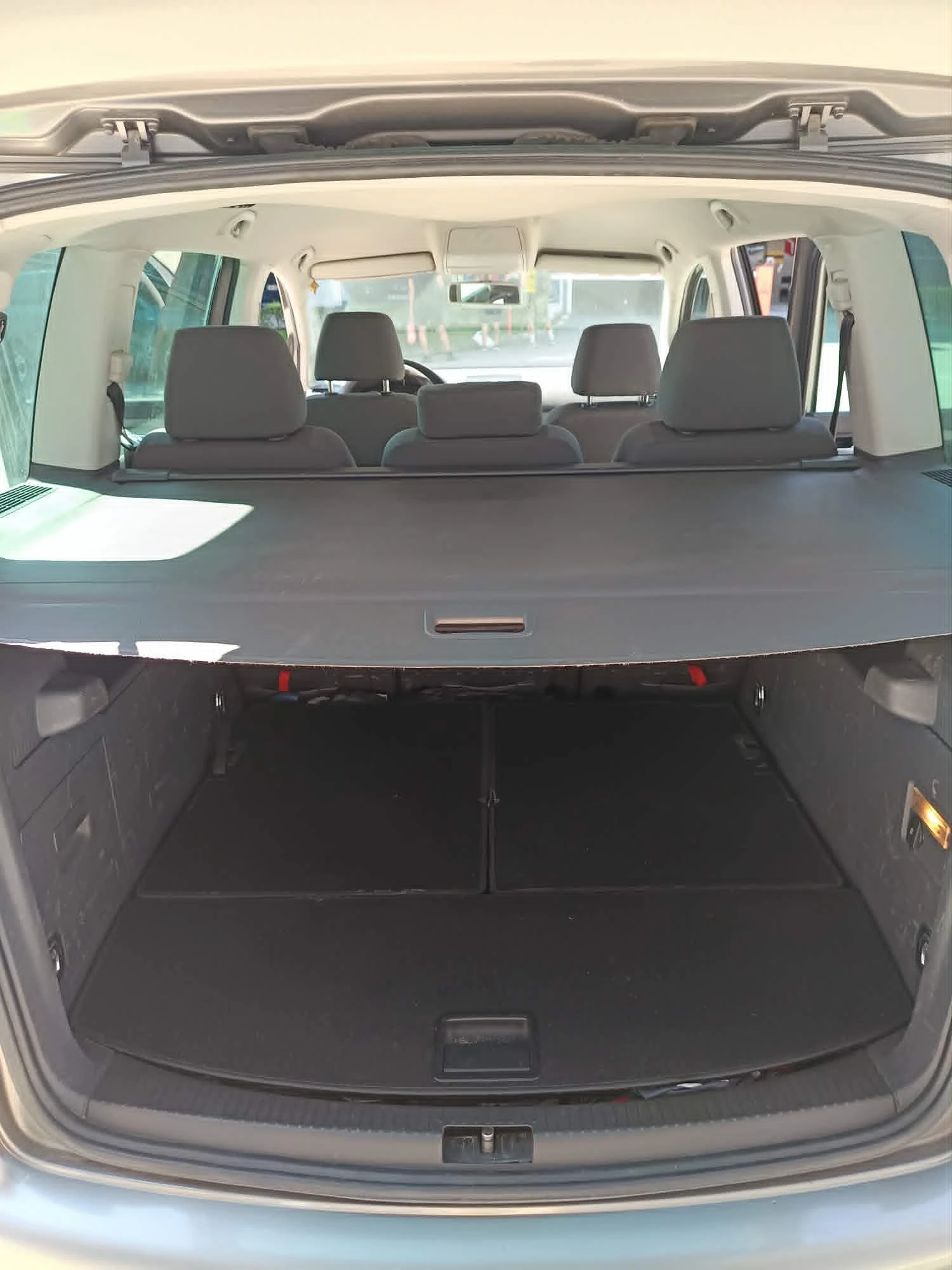 VW Touran КОМЕНТАР , снимка 13 - Автомобили и джипове - 55613303