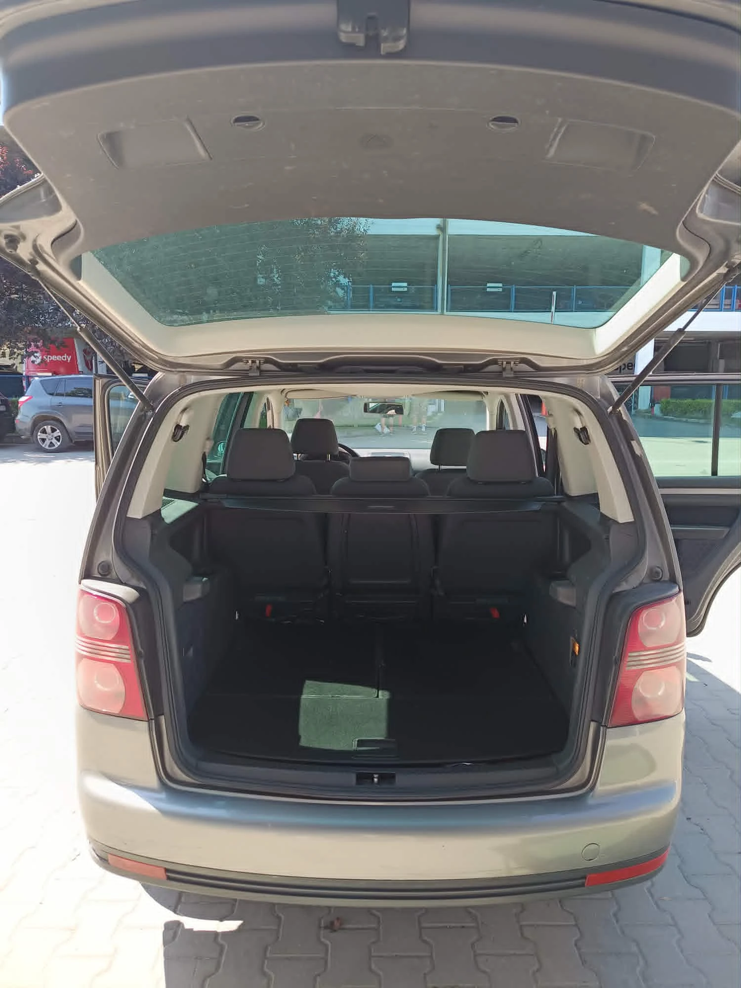 VW Touran КОМЕНТАР , снимка 14 - Автомобили и джипове - 55613303