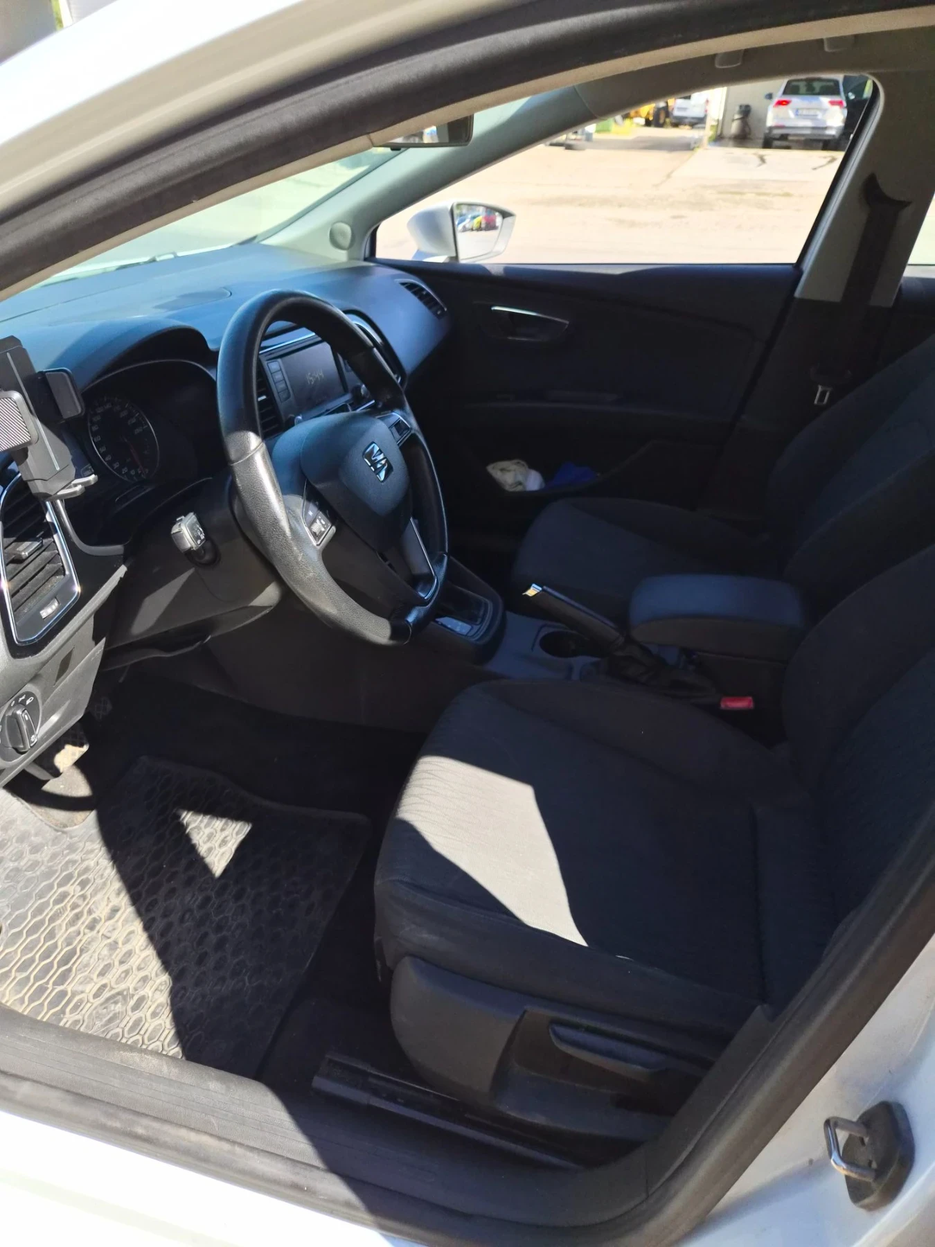 Seat Leon 2.0 tdi, снимка 12 - Автомобили и джипове - 56038561