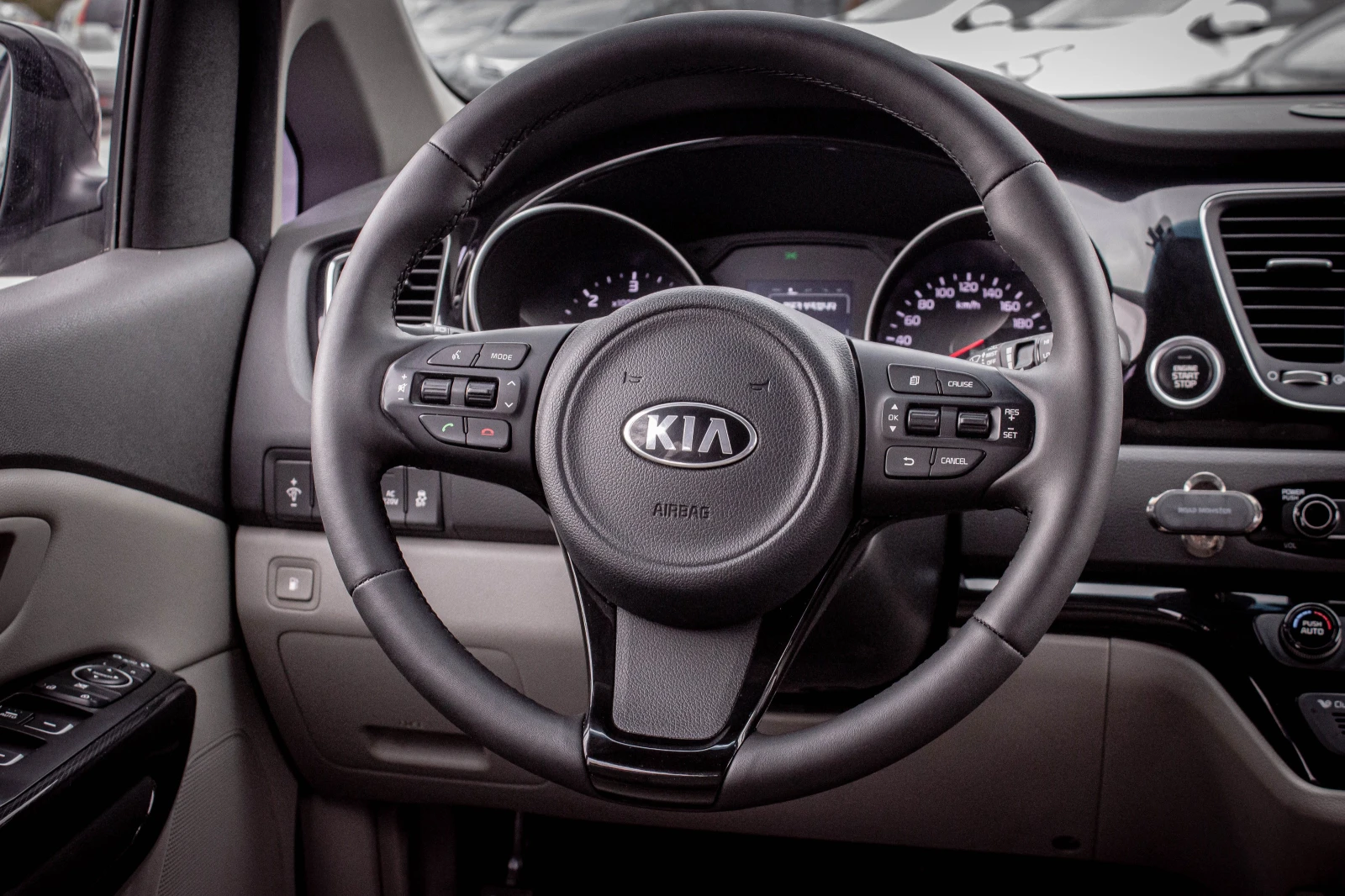 Kia Carnival 2.2CRDI-202hp-181, 817 KM!, снимка 7 - Автомобили и джипове - 56708133