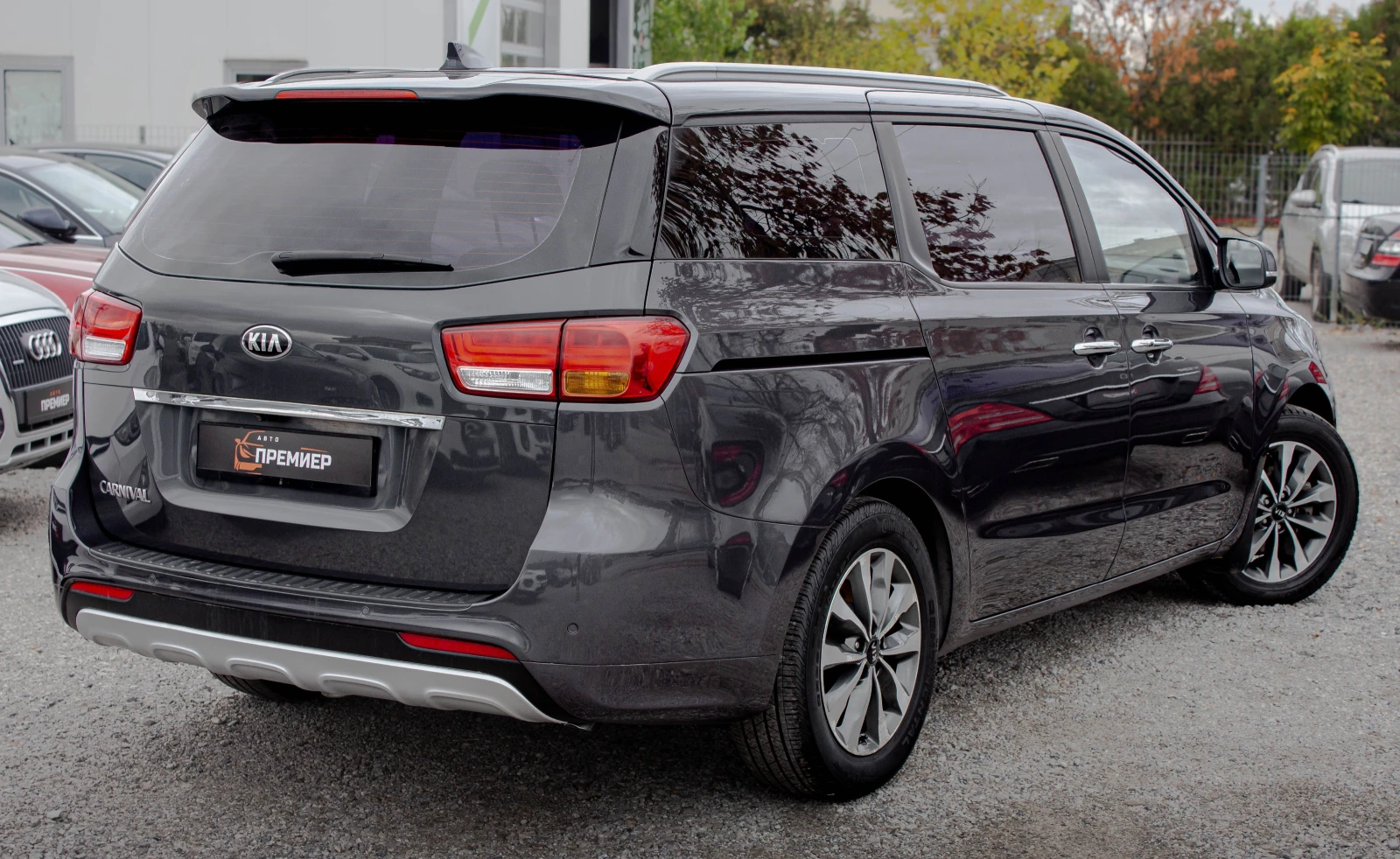 Kia Carnival 2.2CRDI-202hp-181, 817 KM!, снимка 4 - Автомобили и джипове - 56708133