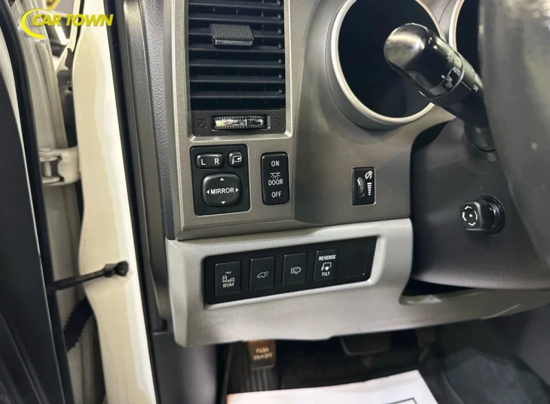 Toyota Sequoia PLATINUM * * CARFAX * * АВТО КРЕДИТ * * , снимка 8 - Автомобили и джипове - 52856783