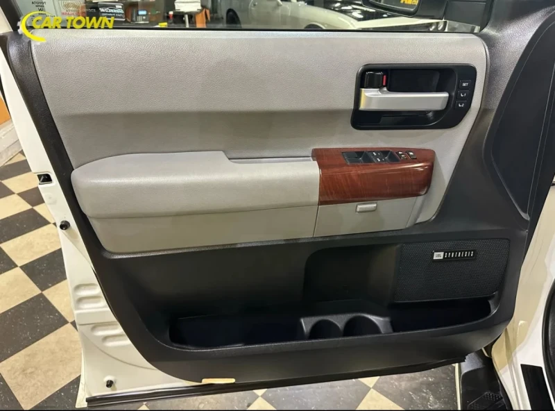 Toyota Sequoia PLATINUM * * CARFAX * * АВТО КРЕДИТ * * , снимка 10 - Автомобили и джипове - 52856783