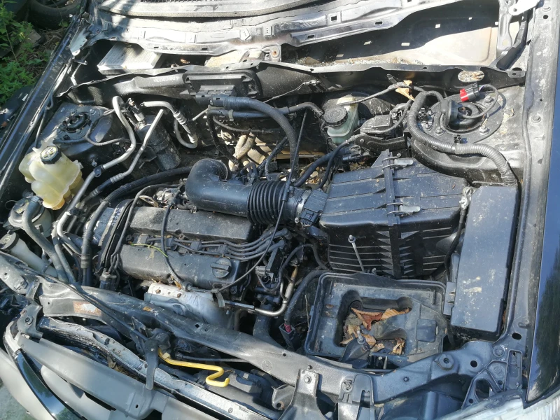 Mazda Tribute 2.0 на части, снимка 5 - Автомобили и джипове - 53240959