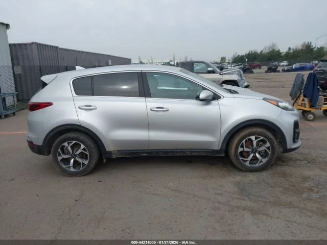 Kia Sportage ПОДГРЕВ* КАМЕРА* КЕЙЛЕС* LANE* ASSIST, снимка 13 - Автомобили и джипове - 53623698