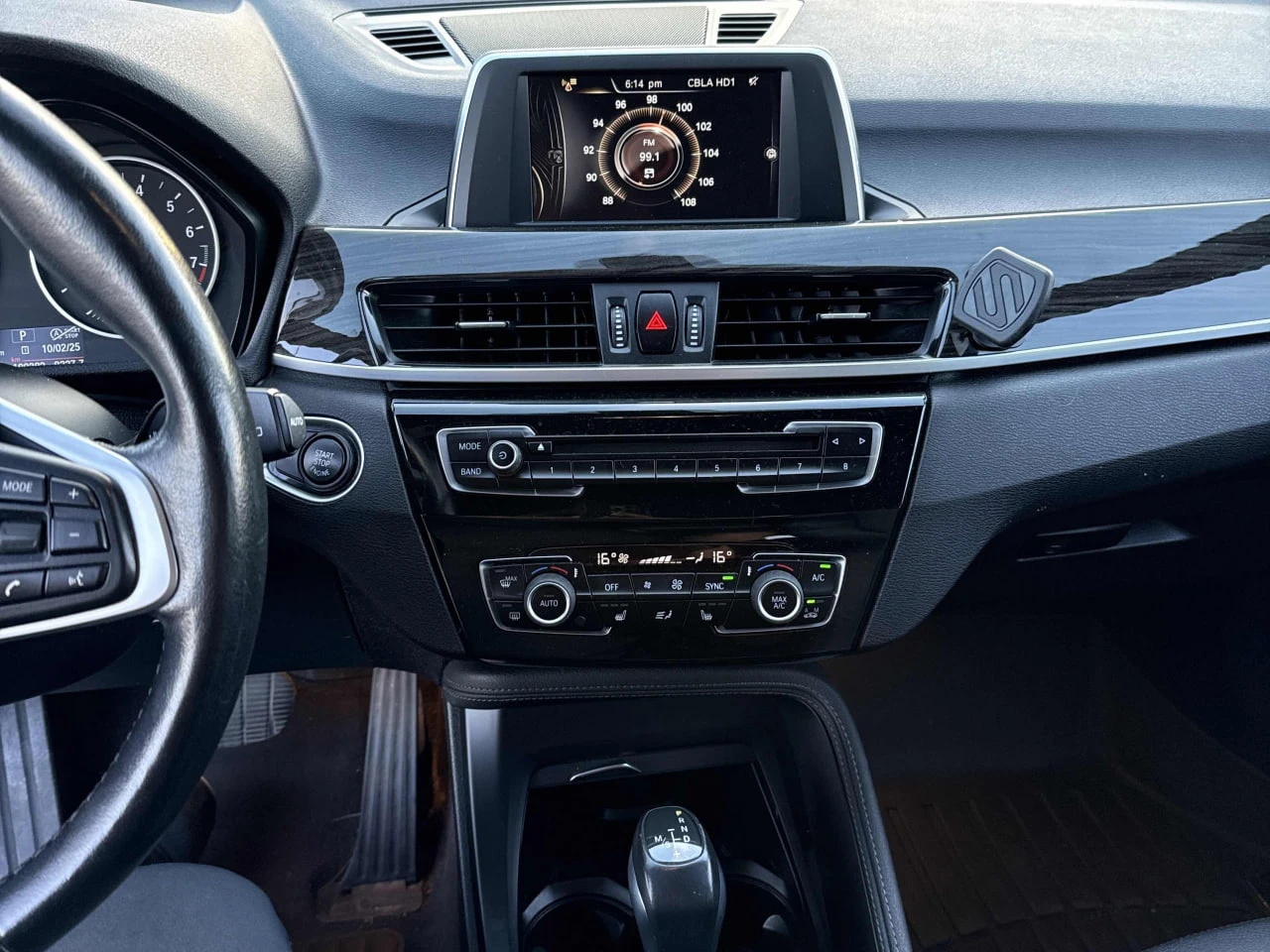 BMW X1 * АВТО КРЕДИТ* ЦЕНА ДО БГ * СЕРВИЗНА ИСТОРИЯ *  - изображение 8