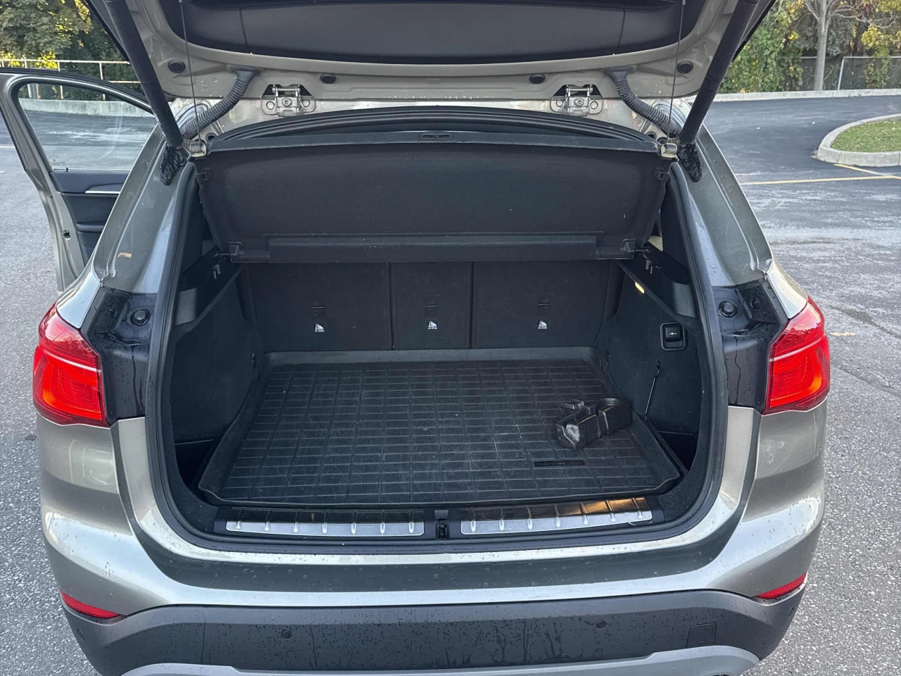 BMW X1 * АВТО КРЕДИТ* ЦЕНА ДО БГ * СЕРВИЗНА ИСТОРИЯ *  - изображение 5