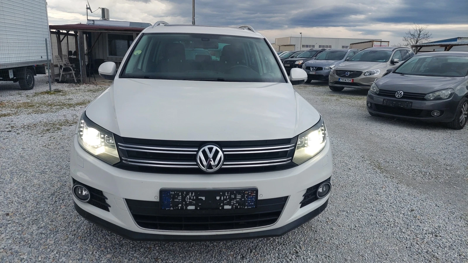 VW Tiguan 2.0 FACE 4Х4 140к.с FULL EKSTRI - изображение 2