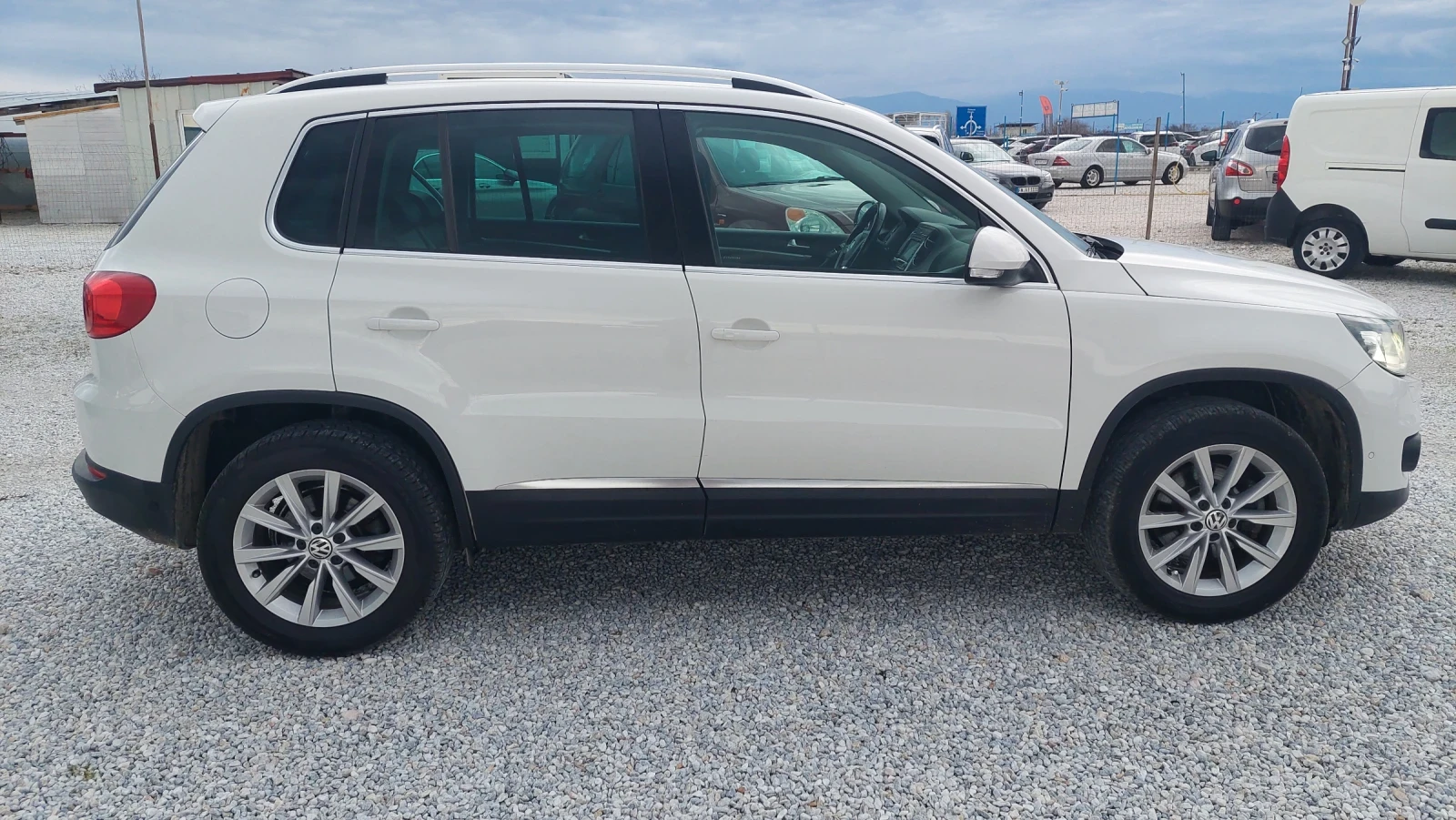 VW Tiguan 2.0 FACE 4Х4 140к.с FULL EKSTRI - изображение 5