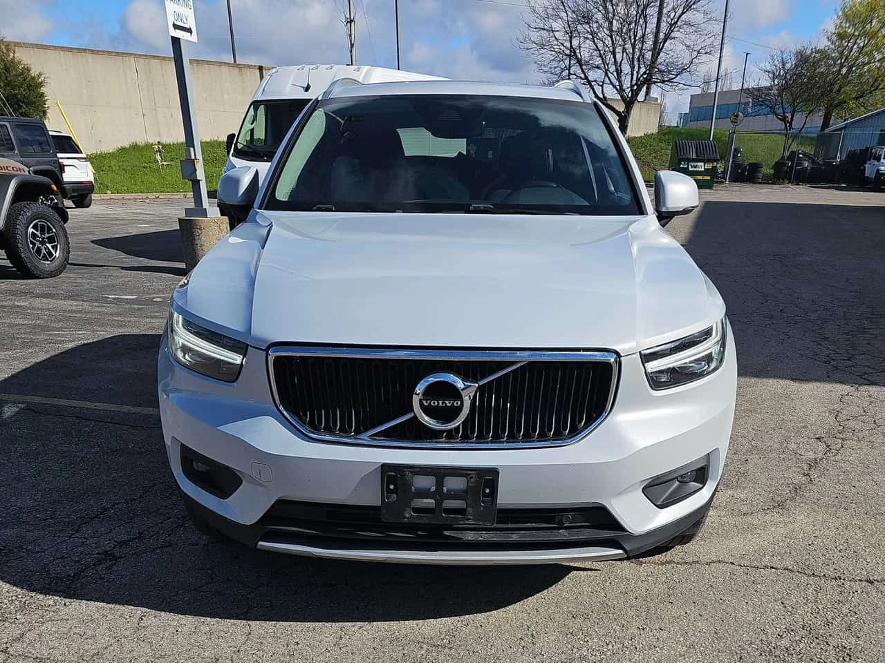 Volvo XC40 * Momentum * 360 * КОМПЛЕКТ ДЖАНТИ * ПОДГРЕВ * NAV, снимка 6 - Автомобили и джипове - 54442362