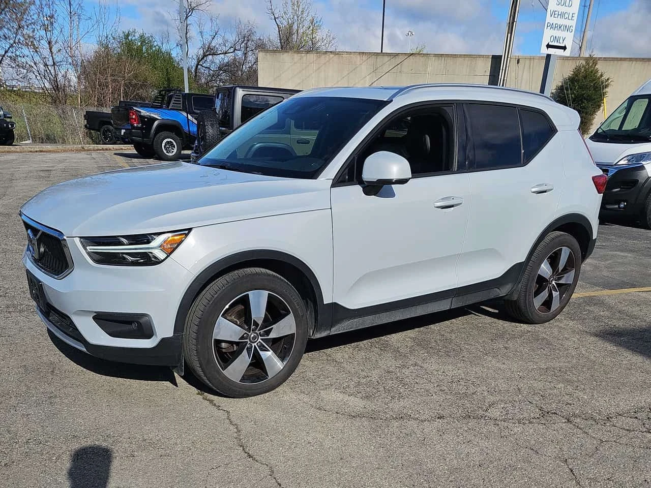 Volvo XC40 * Momentum * 360 * КОМПЛЕКТ ДЖАНТИ * ПОДГРЕВ * NAV