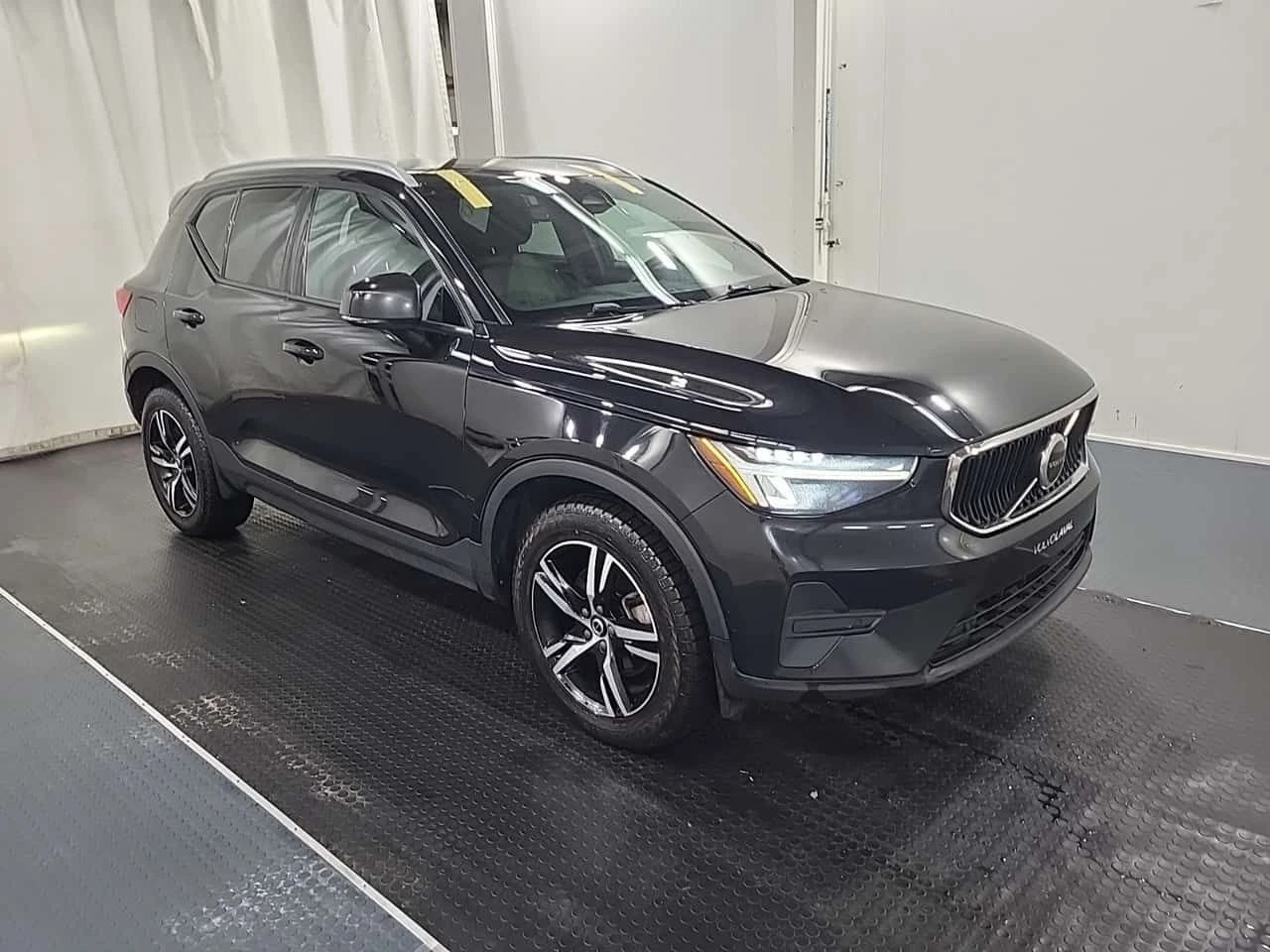 Volvo XC40 * CORE * АВТОКРЕДИТ БЕЗ ПЪРВОНАЧАЛНА ВНОСКА* , снимка 2 - Автомобили и джипове - 54773174