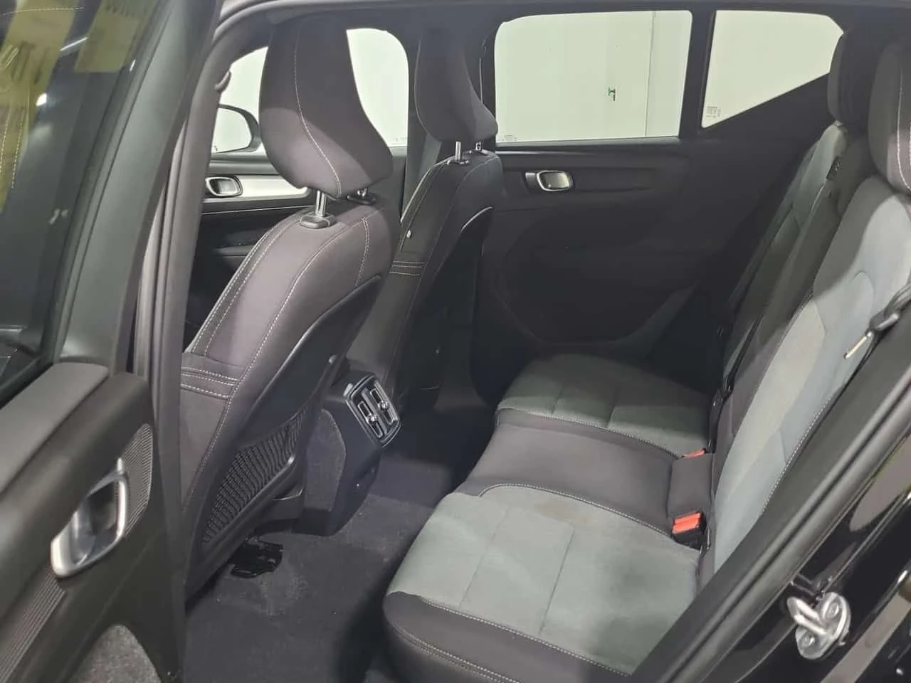 Volvo XC40 * CORE * АВТОКРЕДИТ БЕЗ ПЪРВОНАЧАЛНА ВНОСКА* , снимка 11 - Автомобили и джипове - 54773174