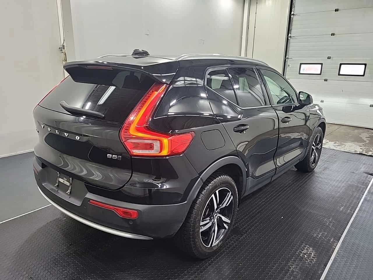 Volvo XC40 * CORE * АВТОКРЕДИТ БЕЗ ПЪРВОНАЧАЛНА ВНОСКА* , снимка 3 - Автомобили и джипове - 54773174