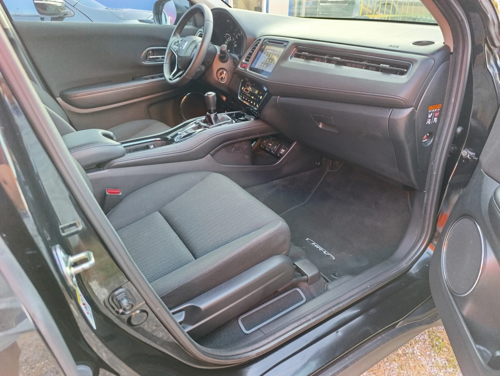 Honda Hr-v 1.5i-VTEC Elegance, снимка 16 - Автомобили и джипове - 55204373