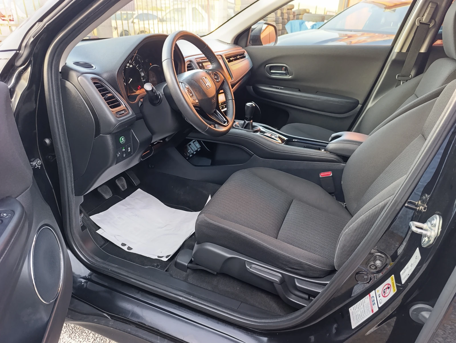 Honda Hr-v 1.5i-VTEC Elegance, снимка 12 - Автомобили и джипове - 55204373