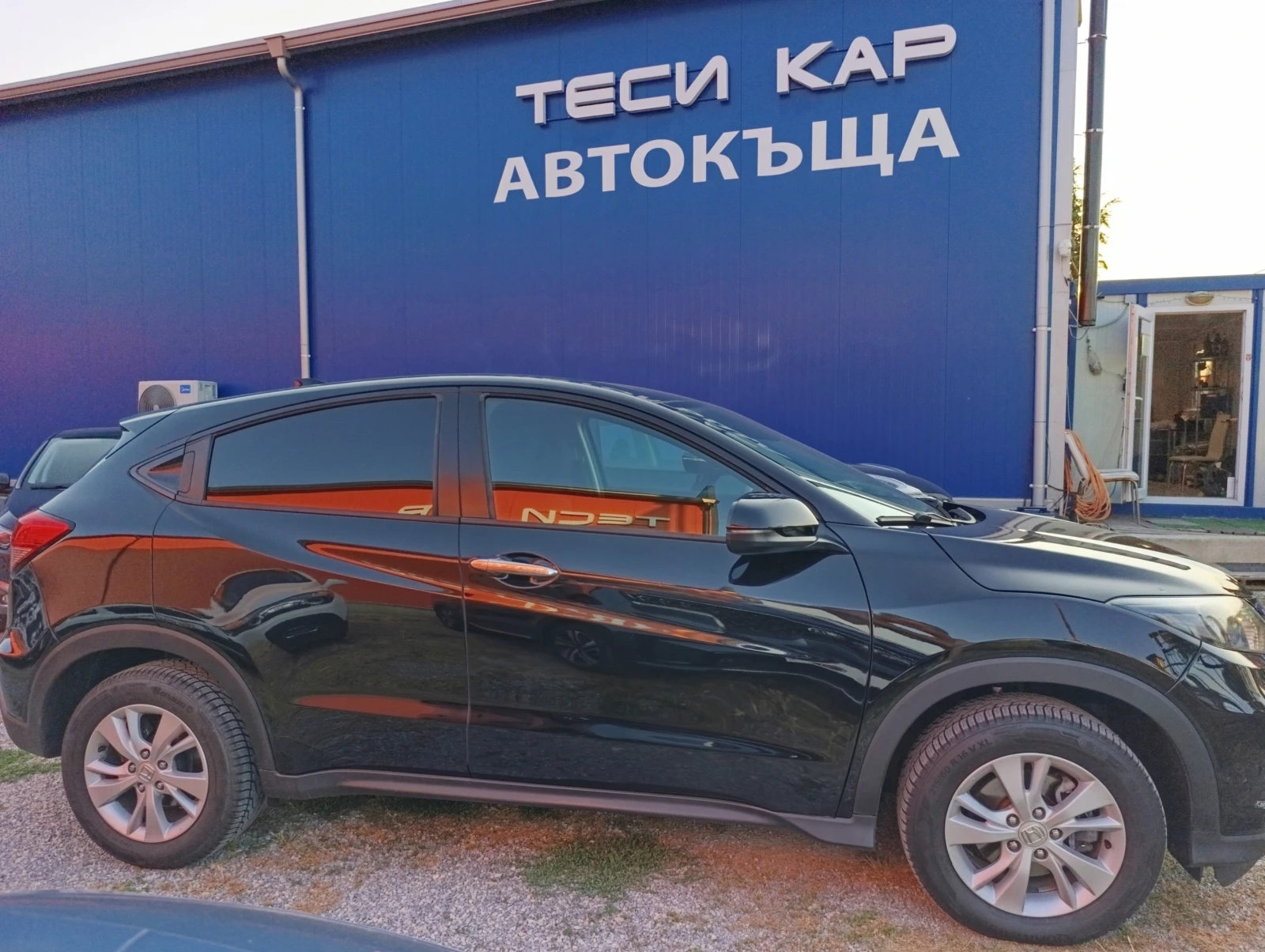 Honda Hr-v 1.5i-VTEC Elegance, снимка 2 - Автомобили и джипове - 55204373