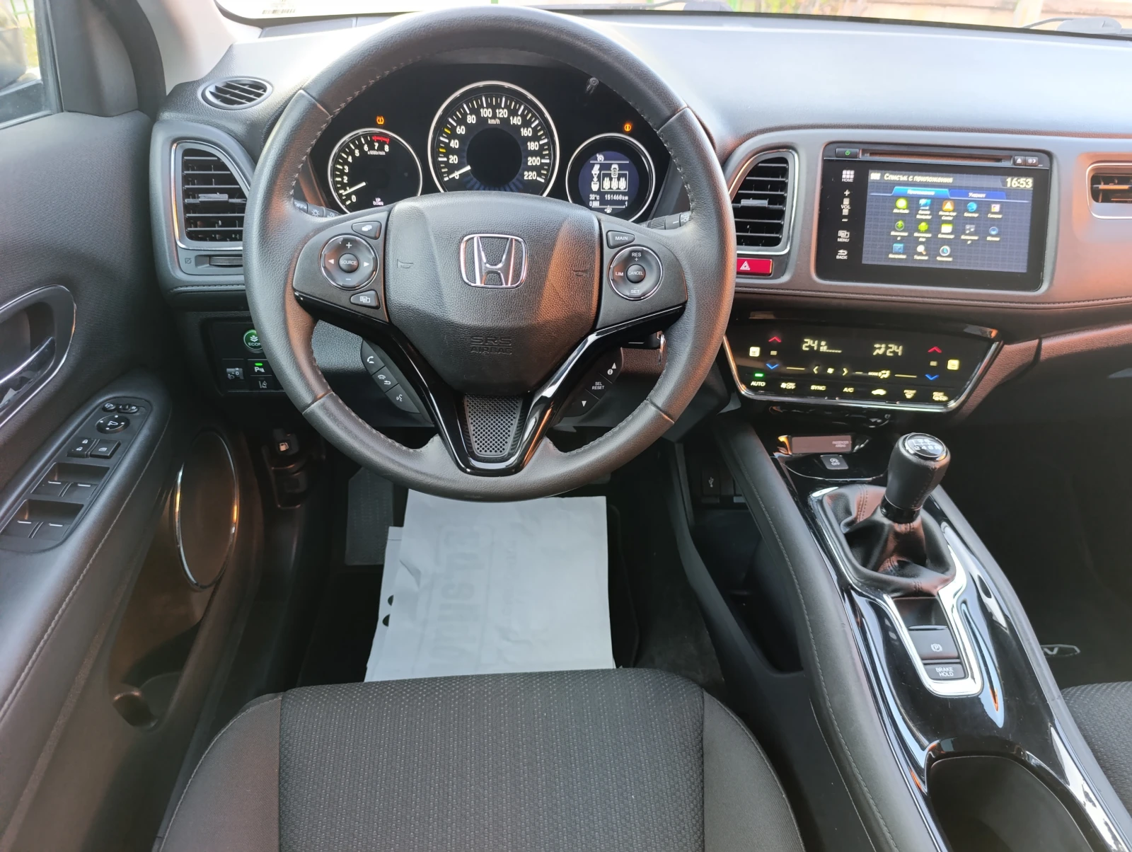 Honda Hr-v 1.5i-VTEC Elegance, снимка 15 - Автомобили и джипове - 55204373