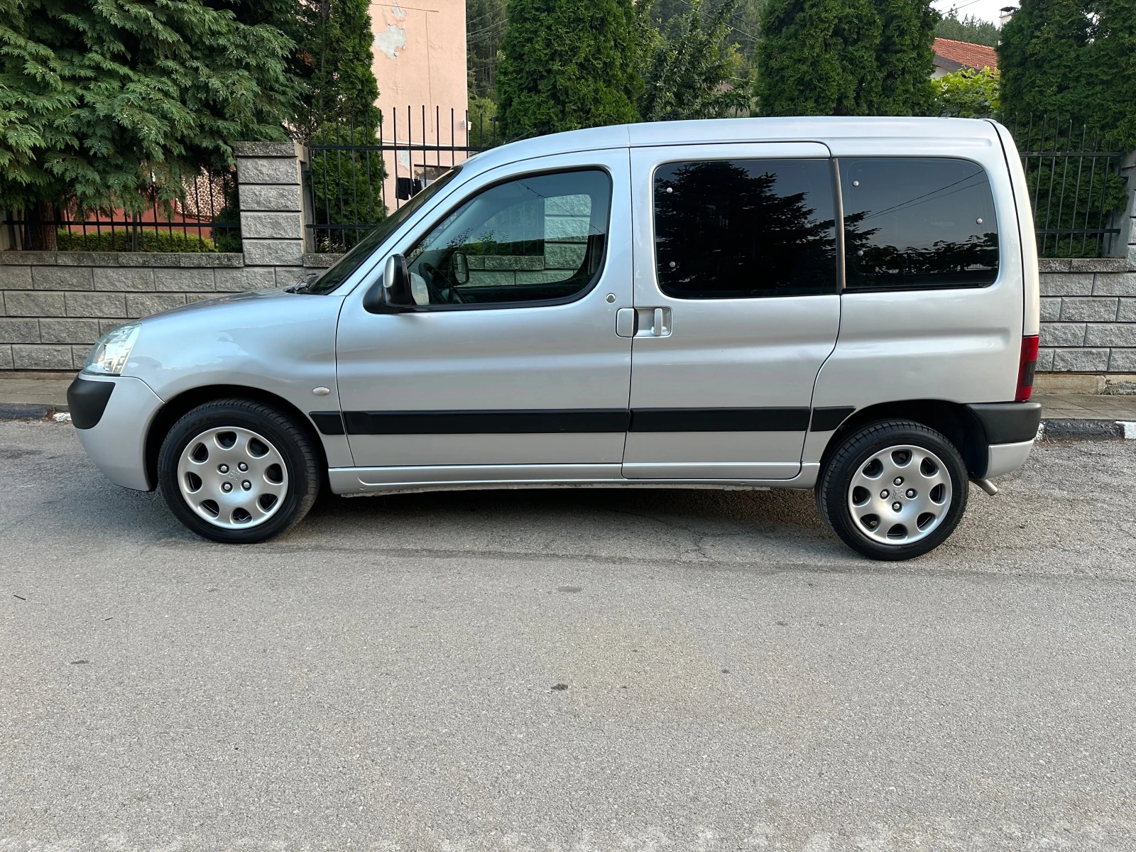 Peugeot Partner 1.6i 110к.с., снимка 6 - Автомобили и джипове - 55437177