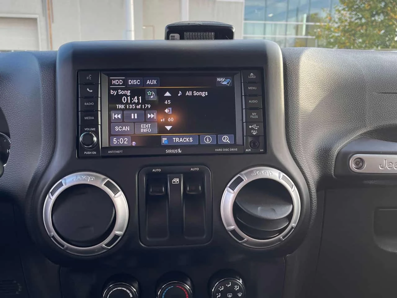Jeep Wrangler * Sahara * CARFAX * ����� �� ����������� | Mobile.bg � ����������� 9