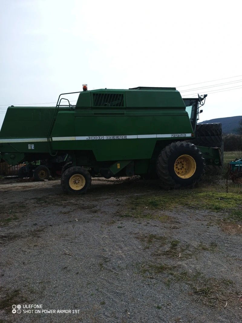 Комбайн John Deere 2256