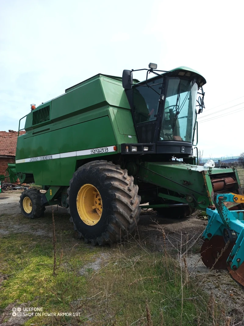 Комбайн John Deere 2256, снимка 3 - Селскостопанска техника - 52531483