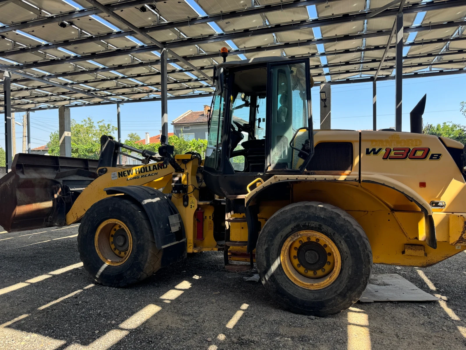 Челен товарач New Holland New Holland Long REACH W130 - изображение 2