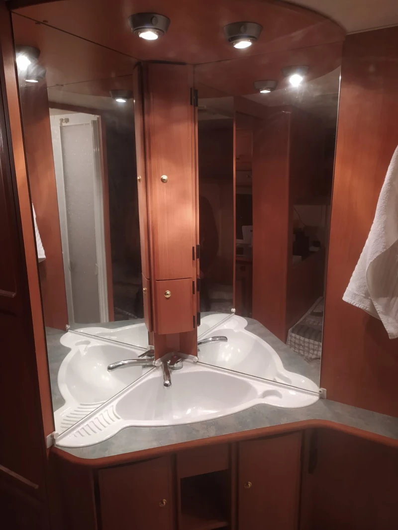 Каравана Adria ADRIA 5206UP ALDE 3000, снимка 10 - Каравани и кемпери - 51866962