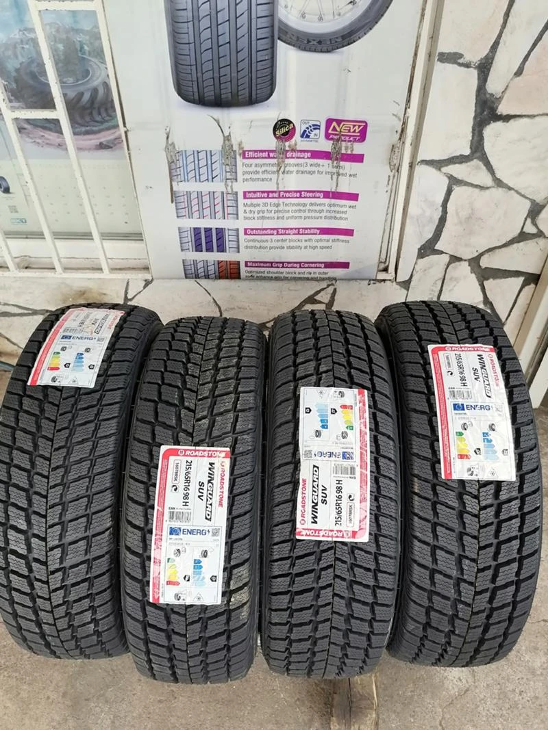 Гуми Зимни 215/65R16, снимка 1 - Гуми и джанти - 34239536