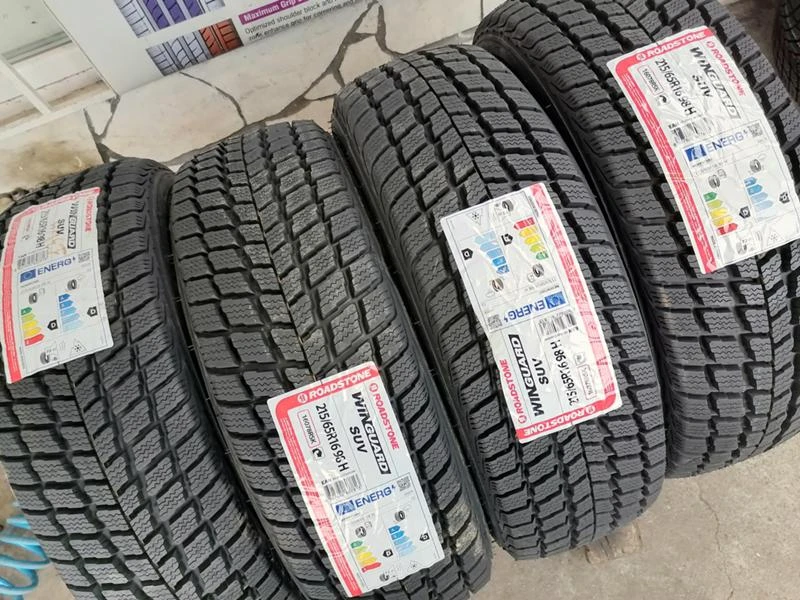 Гуми Зимни 215/65R16, снимка 3 - Гуми и джанти - 34239536