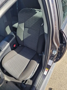Toyota Avensis 2.2d automatic, снимка 9