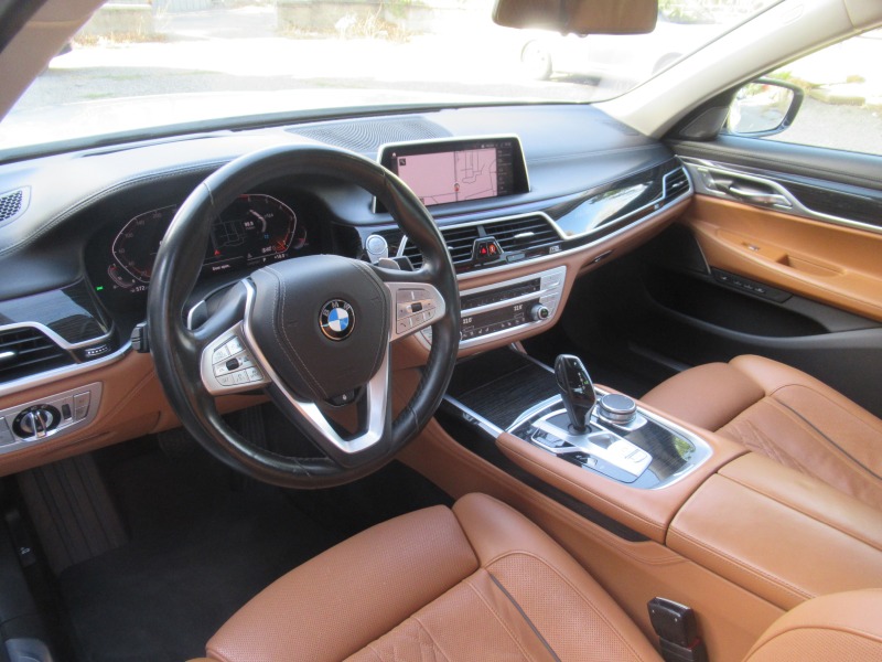 BMW 750 i X-drive 530ps *LASER*Harmon Kardon*Перфектен, снимка 11 - Автомобили и джипове - 42662219