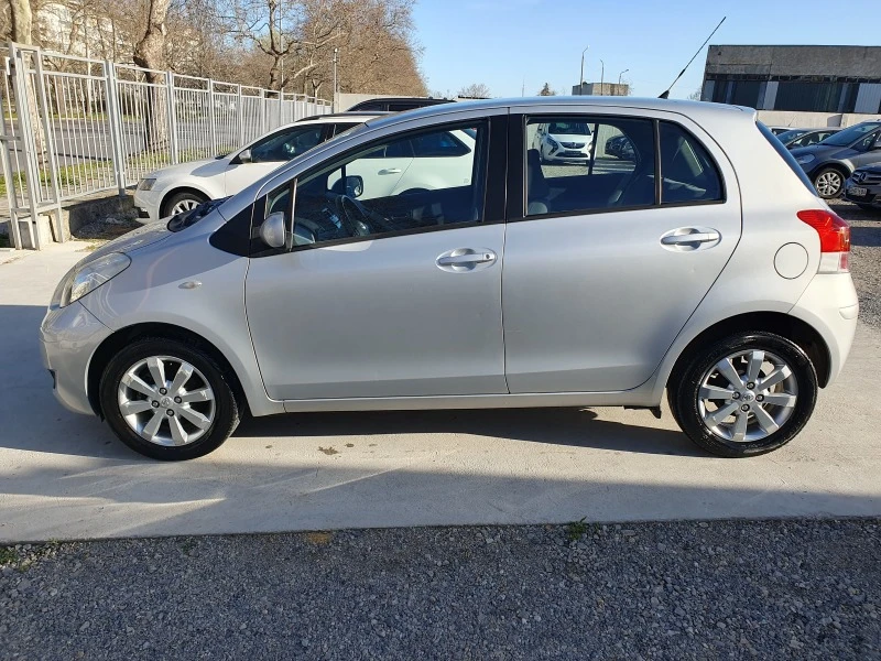 Toyota Yaris 1.4/90кс, снимка 4 - Автомобили и джипове - 45018636