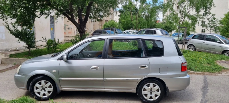 Kia Carens, снимка 10 - Автомобили и джипове - 47315390