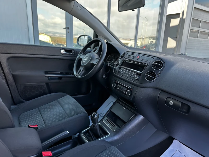 VW Golf Plus 1.6TDI-КЛИМАТРОНИК-ПАРК АСИСТЕНТ-РЕАЛЕН ПРОБЕГ-TOP, снимка 14 - Автомобили и джипове - 49194730