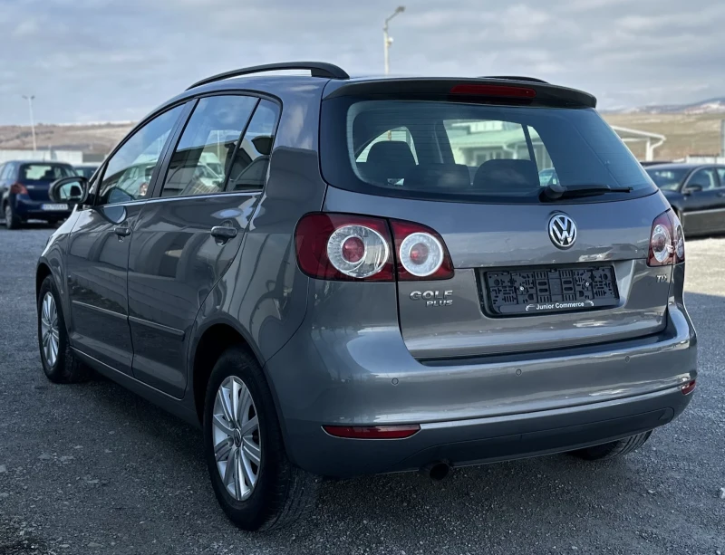 VW Golf Plus 1.6TDI-КЛИМАТРОНИК-ПАРК АСИСТЕНТ-РЕАЛЕН ПРОБЕГ-TOP, снимка 4 - Автомобили и джипове - 49194730