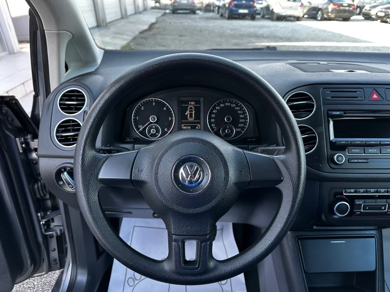 VW Golf Plus 1.6TDI-КЛИМАТРОНИК-ПАРК АСИСТЕНТ-РЕАЛЕН ПРОБЕГ-TOP, снимка 8 - Автомобили и джипове - 49194730