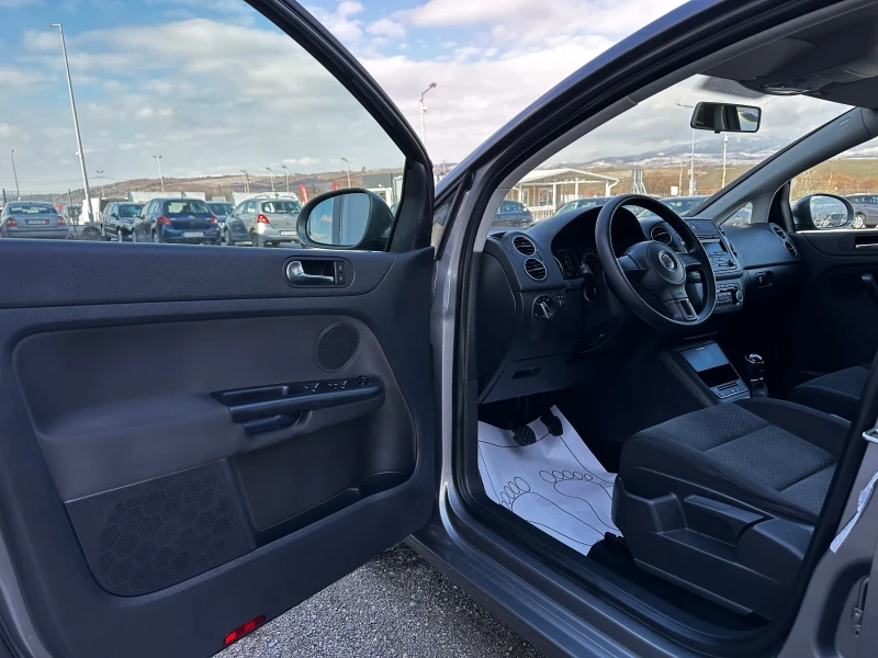 VW Golf Plus 1.6TDI-КЛИМАТРОНИК-ПАРК АСИСТЕНТ-РЕАЛЕН ПРОБЕГ-TOP, снимка 6 - Автомобили и джипове - 49194730