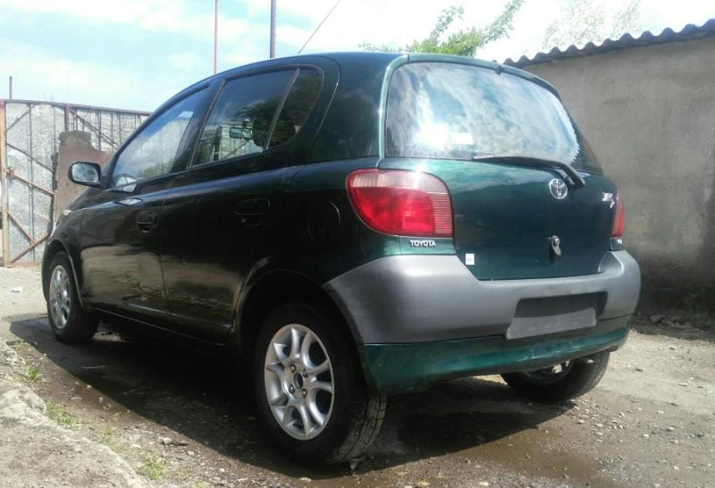 Toyota Yaris 1.0 VVTI, снимка 5 - Автомобили и джипове - 47196750