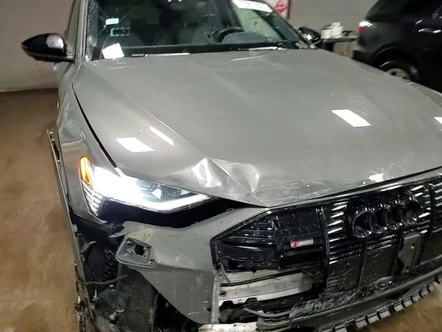 Audi E-Tron Chronos, снимка 13 - Автомобили и джипове - 53947258