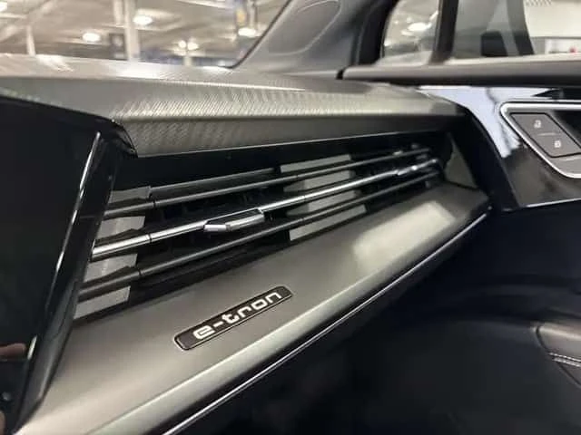 Audi E-Tron QUATTRO | ПОДГРЕВИ | PANO | CARFAX, снимка 14 - Автомобили и джипове - 53998583